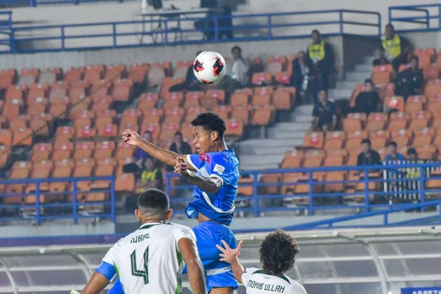 Philipines v Pakistan - FIFA ASEAN CUP 2026 Philippines national team, Nationalteam soccer player KTabinas Paul heads the ball during a match against the Pakistan national team at the 2026 FIFA ASEAN Cup at SI Jalak Harupat Stadium in Bandung, West Java, Indonesia, on September 26, 2026. The match between the Philippines and Pakistan ended in a 2-2 draw. BANDUNG West Java Indonesia  Copyright: xKhairizalxMarisx originalFilename:maris-philipin260929_npyF8.jpg