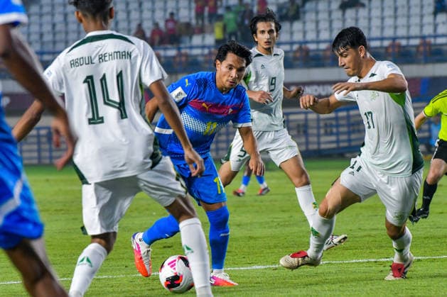 Philipines v Pakistan - FIFA ASEAN CUP 2026 Philippines national team, Nationalteam player Schneider Randy (left) competes for the ball with Pakistan national team player Agha Ali (right) during a match at the 2026 FIFA ASEAN Cup at SI Jalak Harupat Stadium in Bandung, West Java, Indonesia, on September 29, 2026. The Philippines-Pakistan match ended in a 2-2 draw. BANDUNG West Java Indonesia  Copyright: xKhairizalxMarisx originalFilename:maris-philipin260929_npI2B.jpg