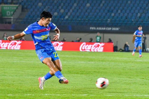 Philipines v Pakistan - FIFA ASEAN CUP 2026 Philippines national team, Nationalteam player Nishioka Kenji dribbles the ball during a match against Pakistan national team at the 2026 FIFA ASEAN Cup at SI Jalak Harupat Stadium in Bandung, West Java, Indonesia, on September 29, 2026. The Philippines-Pakistan match ended in a 2-2 draw. BANDUNG West Java Indonesia  Copyright: xKhairizalxMarisx originalFilename:maris-philipin260929_npS2o.jpg