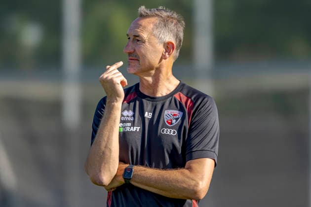 Ingolstadt, Germany, September 29, 2026; 3. Liga 2026–2027; FC Ingolstadt 04 Training; Pictured: FCI Coach Achim Beierlorzer looking pensive on the field at the Audi Sportpark Bayern training facility Copyright: xFotostandx xSchäferx