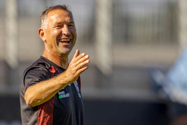 Ingolstadt, Germany, September 29, 2026; 3. Liga 2026–2027; FC Ingolstadt 04; Training; Pictured: FCI Coach Achim Beierlorzer gesturing on the field at the Audi Sportpark Bayern training facility Copyright: xFotostandx xSchäferx