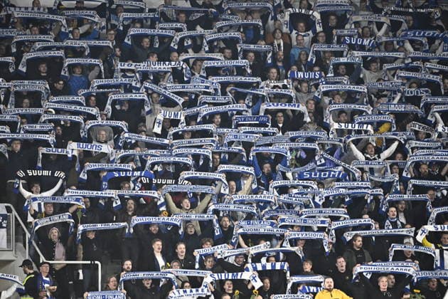 LKS 20260929 Finnish fans cheer during the UEFA Nations League League C Group C1 football match between Finland and Belarus in Helsinki, Finland, on September 29, 2026. - RONI REKOMAA Helsinki Finland 7DJcpZUcoy0  Copyright: xRonixRekomaax 7DJcpZUcoy0