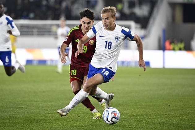 LKS 20260929 Topi Keskinen (R) of Finland vies with Anton Lukashov of Belarus during the UEFA Nations League League C Group C1 football match between Finland and Belarus in Helsinki, Finland, on September 29, 2026. - RONI REKOMAA Helsinki Finland Xg9Z_jwVmDg  Copyright: xRonixRekomaax Xg9Z_jwVmDg