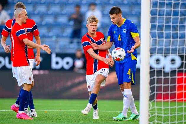 U21 European Championship Qualifier: Norway vs. Bosnia and Herzegovina, Stavanger, September 29, 2026. Norway’s Marius Sivertsen Broholm and Sindre Walle Egeli go head-to-head with Bosnia and Herzegovina’s Nidal Celik in the U21 European Championship qualifier between Norway and Bosnia and Herzegovina at Lyse Arena in Stavanger. Photo: Carina Johansen, NTB, Stavanger, Norway. EDITORIAL USE ONLY. RESTRICTED USE FOR BETTING COMPANIES  Copyright: xCarinaxJohansenx xNTBx
