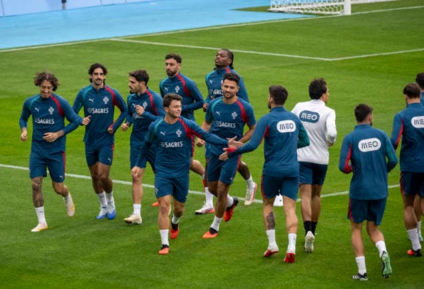 MALMÖ, Sept. 29, 2026 — Joao Neves (center left) as Portugal’s national soccer team trains at Eleda Stadium in Malmö on Tuesday evening. Portugal will face Denmark in the Nations League in Copenhagen on Thursday, but is based in Malmö. MALMÖ, SWEDEN x50090x  Copyright: xJohanxNilssonx xTTx PORTUGAL NATIONAL TEAM MALMÖ