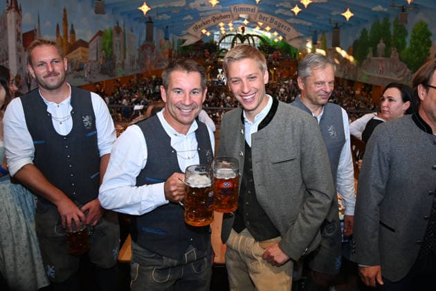President Gernot MANG 1860, Mayor Dominik KRAUSE Traditional Oktoberfest visit by TSV 1860 Munich; team at the Hacker Pschorr tent on October 19, 2026, at the Theresienwiese in Munich