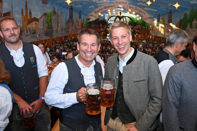 President Gernot MANG 1860, Mayor Dominik KRAUSE Traditional Oktoberfest visit by TSV 1860 Munich; team at the Hacker Pschorr tent on October 19, 2026, at the Theresienwiese in Munich