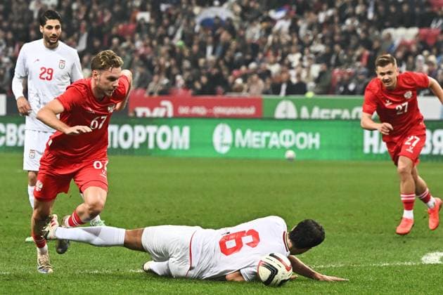 Russia Soccer Friendly Russia - Iran 9253974 29.09.2026 Russia s Maksim Glushenkov and Iran s Saeid Ezatolahi struggle for a ball during the friendly soccer match between Russia and Iran at Ak Bars Arena stadium, in Kazan, Republic of Tatarstan, Russia. Maksim Bogodvid Sputnik Kazan Republic of Tatarstan Russia  Copyright: xMaksimxBogodvidx