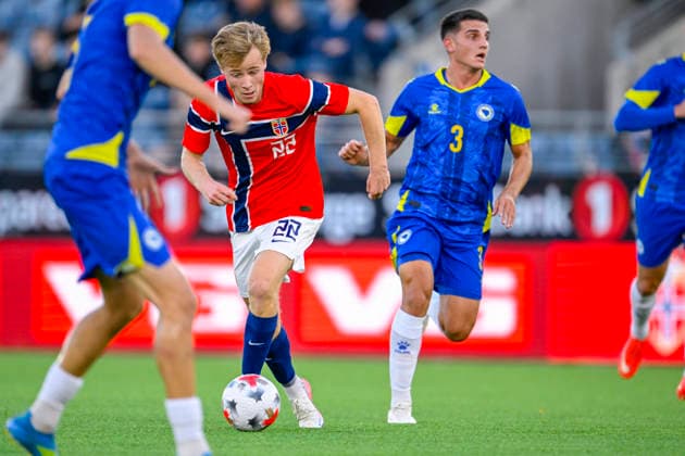 U21 European Championship Qualifier: Norway vs. Bosnia and Herzegovina, Stavanger, September 29, 2026. Norway’s Bo Hegland (left) and Bosnia and Herzegovina’s Filip Taraba in the U21 European Championship qualifier between Norway and Bosnia and Herzegovina at Lyse Arena in Stavanger. Photo: Carina Johansen, NTB Stavanger, Norway EDITORIAL USE ONLY RESTRICTED USE FOR BETTING COMPANIES  Copyright: xCarinaxJohansenx xNTBx