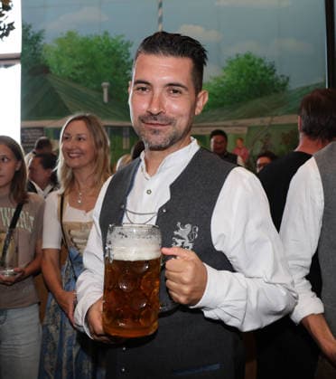 Soccer, Men s, Bavarian Regional League, 2026–2027 Season, TSV 1860 Munich, Official Oktoberfest Visit, Hacker Festzelt, Alper Kayabunar, TSV 1860 Munich Coach, holding a Maß of beer