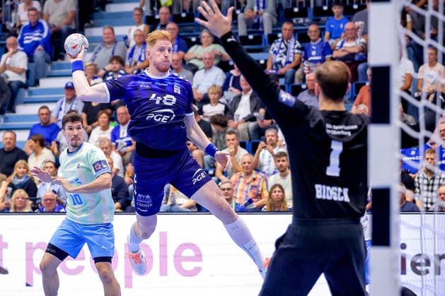 September 29, 2026, Handball, EL, VfL Gummersbach vs. PGE Wybrzeza Gdansk, Matchday 1 of the EHF European League, 2026–27 Men’s Season, Schwalbe Arena: Tomasz Gebala of PGE 48 shoots the ball at the goal defended by Ignacio Biosca of VfL Gummersbach 01, North Rhine-Westphalia, Germany