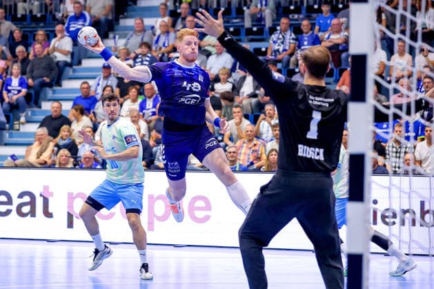 September 29, 2026, Handball, EL, VfL Gummersbach vs. PGE Wybrzeza Gdansk, Matchday 1 of the EHF European League, 2026–27 Men’s Season, Schwalbe Arena: Tomasz Gebala of PGE 48 shoots the ball at the goal defended by Ignacio Biosca of VfL Gummersbach 01, North Rhine-Westphalia, Germany