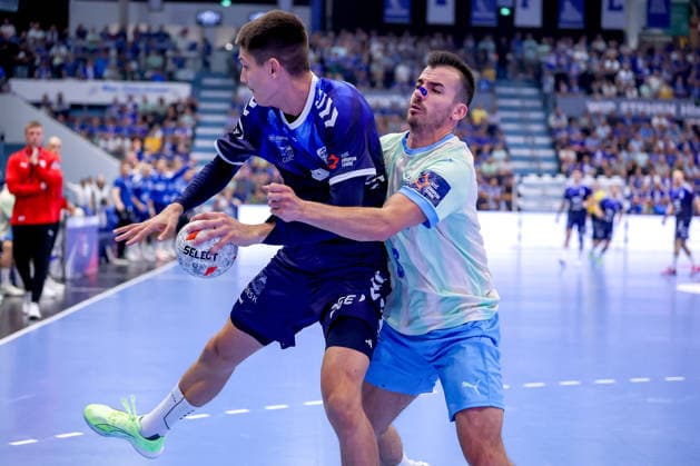 September 29, 2026, Handball, EL, VfL Gummersbach vs. PGE Wybrzeza Gdansk, Matchday 1 of the EHF European League, 2026–27 Men’s Season, Schwalbe Arena: Filip Michalowicz (PGE 87) is held by Milos Vujovic (VfL Gummersbach 06), North Rhine-Westphalia, Germany