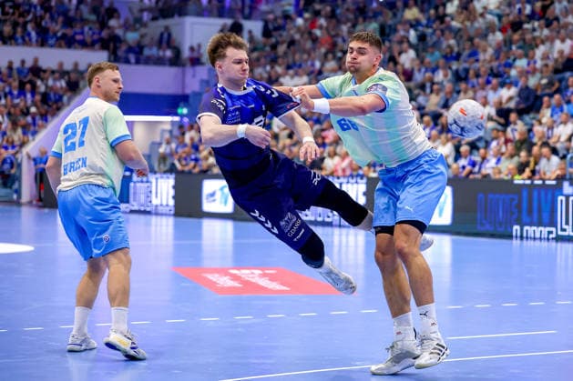 September 29, 2026, Handball, EL, VfL Gummersbach vs. PGE Wybrzeza Gdansk, Matchday 1 of the EHF European League, 2026–27 Men’s Season, Schwalbe Arena: Oskar Czertowicz (PGE 19) shoots the ball toward the goal against Kristjan Horzen (VfL Gummersbach 27); Stepan Zeman (VfL Gummersbach 66), North Rhine-Westphalia, Germany