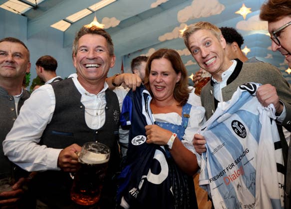 Soccer, Men s, Bavarian Regional League, 2026–2027 Season, TSV 1860 Munich, Official Oktoberfest Visit, Hacker Festzelt: Gernot Mang, President of TSV 1860 Munich, with Verena Dietl, 3rd Deputy Mayor of the City of Munich, and Dominik Krause, Mayor of the City of Munich (from left to right, all in good spirits)
