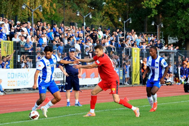September 29, 2026, Germany, Soccer, Friendly Match, 2. Bundesliga, Matchday, 2026–2027 Season, Ernst Reuter Stadium, Berlin, Hertha 03 Zehlendorf vs. Hertha BSC, Dominik Kruska (Hertha 03) 11, Kevin Sessa, Hertha BSC Berlin 8, Coach Patrick Hinze, Hertha 03, 2nd Division. DFB and DFL regulations prohibit any use of photographs as image sequences and or quasi-video. nordphoto GmbH, Engler, Berlin, Ernst Reuter Stadium, Berlin, Germany Copyright: xNordphotox xEnglerx