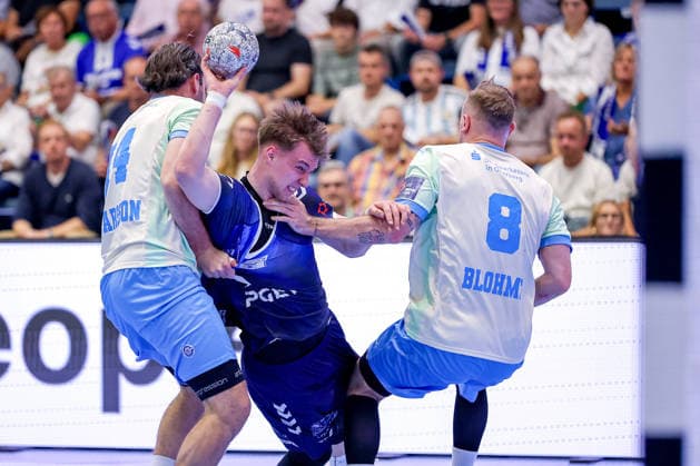 September 29, 2026, Handball, EL, VfL Gummersbach vs. PGE Wybrzeza Gdansk, Matchday 1 of the EHF European League, 2026–27 Men’s Season, Schwalbe Arena: Lukas Morkovsky (PGE 14) in a one-on-one battle against Teitur Einarsson (VfL Gummersbach 14); Lukas Blohme (VfL Gummersbach 08), North Rhine-Westphalia, Germany