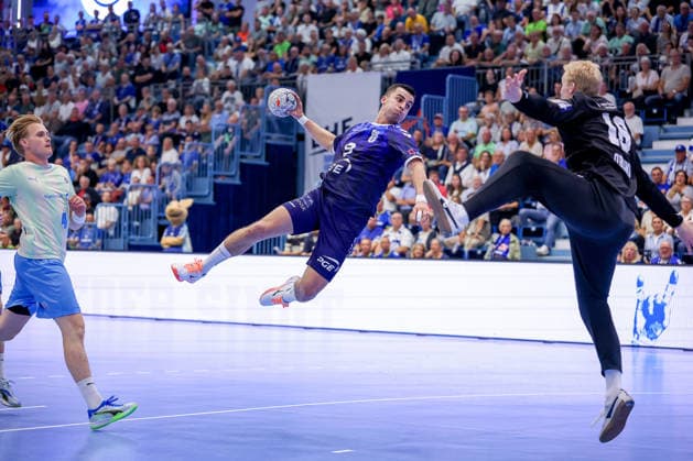 September 29, 2026, Handball, EL, VfL Gummersbach vs. PGE Wybrzeza Gdansk, Matchday 1 of the EHF European League, 2026–27 Men’s Season, Schwalbe Arena: Rafal Stepien of PGE 09 shoots the ball toward the goal defended by Bertram Obling of VfL Gummersbach 16, North Rhine-Westphalia, Germany