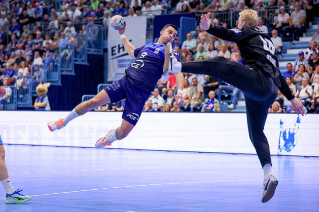 September 29, 2026, Handball, EL, VfL Gummersbach vs. PGE Wybrzeza Gdansk, Matchday 1 of the EHF European League, 2026–27 Men’s Season, Schwalbe Arena: Rafal Stepien of PGE 09 shoots the ball toward the goal defended by Bertram Obling of VfL Gummersbach 16, North Rhine-Westphalia, Germany