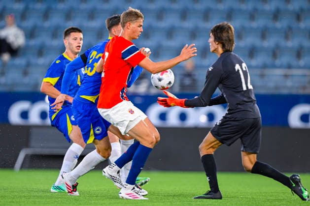 U21 European Championship Qualifier: Norway vs. Bosnia and Herzegovina, Stavanger, September 29, 2026. Norway s Jens Hjerto Dahl and Bosnia and Herzegovina s goalkeeper Amil Siljevic during the U21 European Championship qualifier between Norway and Bosnia and Herzegovina at Lyse Arena in Stavanger. Photo: Carina Johansen NTB Stavanger, Norway EDITORIAL USE ONLY RESTRICTED USE FOR BETTING COMPANIES  Copyright: xCarinaxJohansenx xNTBx