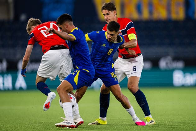 September 29, 2026: Anes Krdžalic of Bosnia and Herzegovina and Eivind Helland of Norway during the UEFA European Under-21 Qualifier soccer match between Norway and Bosnia and Herzegovina on September 29, 2026 in Stavanger. Photo by Marius Simensen, BILDBYRAN COP 238 bbeng bosnia bosnia and herzegovina u21 qualifiers soccer u21 uefa euro under-21 qualifiers  Copyright: MARIUSxSIMENSEN BB260929BB400