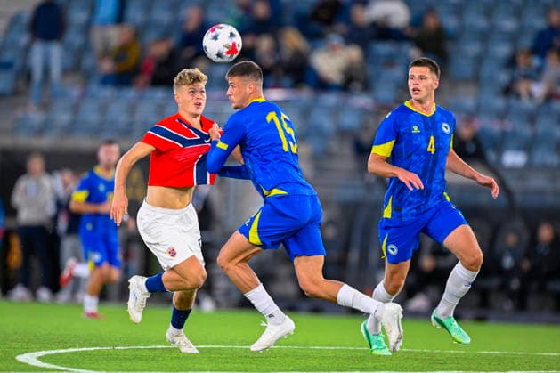 U21 European Championship Qualifier: Norway vs. Bosnia and Herzegovina, Stavanger, September 29, 2026. Norway’s Sindre Walle Egeli in a duel with Bosnia and Herzegovina’s Haris Berbic during the U21 European Championship qualifier between Norway and Bosnia and Herzegovina at Lyse Arena in Stavanger. Photo: Carina Johansen, NTB, Stavanger, Norway. EDITORIAL USE ONLY. RESTRICTED USE FOR BETTING COMPANIES  Copyright: xCarinaxJohansenx xNTBx