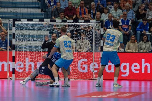 Kristjan Horžen, Wing, VfL Gummersbach 27, Nicola Roganovic, Backcourt, VfL Gummersbach 23, , VfL Gummersbach vs. PGE Wybrzeze Gdansk, EHF European League, Men s, Matchday 1, 2026–2027 season, September 29, 2026, Gummersbach, North Rhine-Westphalia, Germany Copyright: xkolbert-press MartinxWdziecznyx
