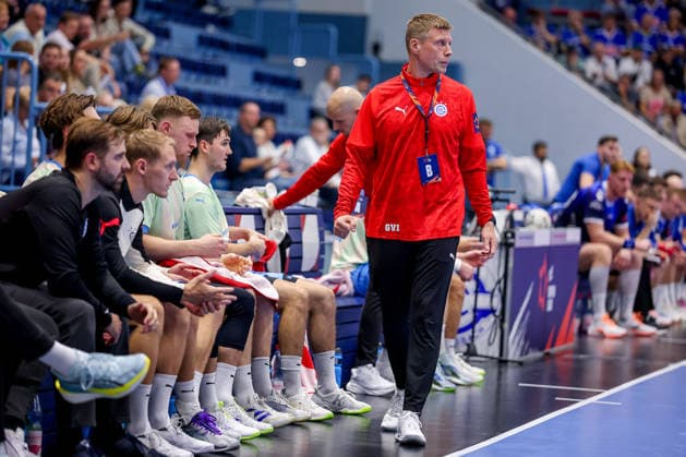 September 29, 2026, Handball, EL, VfL Gummersbach vs. PGE Wybrzeza Gdansk, Matchday 1 of the EHF European League, 2026–27 Men’s Season, Schwalbe Arena Head Coach Gudjon Valur Sigurdsson of VfL Gummersbach gesturing on the sidelines in North Rhine-Westphalia, Germany