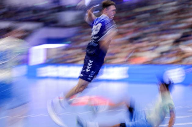 September 29, 2026, Handball, EL, VfL Gummersbach vs. PGE Wybrzeza Gdansk, Matchday 1 of the EHF European League, 2026–27 Men’s Season, Schwalbe Arena: Wiktor Tomczak of PGE 30 throws the ball toward the goal; Dynamic, Dynamics, Feature, North Rhine-Westphalia, Germany