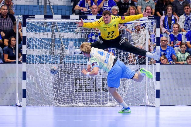September 29, 2026, Handball, EL, VfL Gummersbach vs. PGE Wybrzeza Gdansk, Matchday 1 of the EHF European League, 2026–27 Men’s Season, Schwalbe Arena: Ellidi Vidarsson of VfL Gummersbach 04 shoots the ball toward the goal defended by Mateusz Zembrzycki of PGE 17, North Rhine-Westphalia, Germany