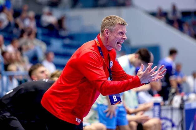 September 29, 2026, Handball, EL, VfL Gummersbach vs. PGE Wybrzeza Gdansk, Matchday 1 of the EHF European League, 2026–27 Men’s Season, Schwalbe Arena Head Coach Gudjon Valur Sigurdsson of VfL Gummersbach gesturing on the sidelines in North Rhine-Westphalia, Germany