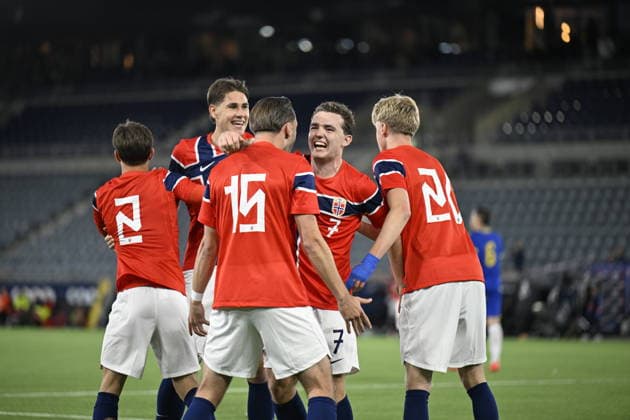 U21 European Championship Qualifier: Norway vs. Bosnia and Herzegovina, Stavanger, September 29, 2026. Norwegian fans celebrate after Niklas Odegard scores in the U21 European Championship qualifier between Norway and Bosnia and Herzegovina at Lyse Arena in Stavanger. Photo: Carina Johansen, NTB, Stavanger, Norway. EDITORIGINAL USE ONLY; RESTRICTED USE FOR BETTING COMPANIES  Copyright: xCarinaxJohansenx xNTBx