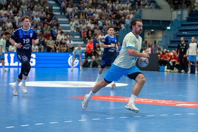 Teitur Oern Einarsson on a successful counterattack, backcourt, VfL Gummersbach 14, VfL Gummersbach vs. PGE Wybrzeze Gdansk, EHF European League, Men s Division, Matchday 1, 2026–2027 Season, September 29, 2026, Gummersbach, North Rhine-Westphalia, Germany Copyright: xkolbert-press MartinxWdziecznyx
