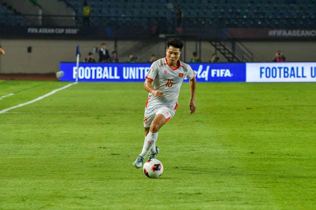 Thailand v Vietnam - FIFA ASEAN CUP 2026 Vietnam national team, Nationalteam soccer player Truong Tien Anh dribbles the ball during a match against the Thai national team at the 2026 FIFA ASEAN Cup at SI Jalak Harupat Stadium in Bandung, West Java, Indonesia, on September 29, 2026. Thailand wins 2-0. BANDUNG West Java Indonesia  Copyright: xKhairizalxMarisx originalFilename:maris-thailand260929_npPYx.jpg