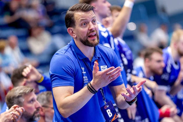 September 29, 2026, Handball, EL, VfL Gummersbach vs. PGE Wybrzeza Gdansk, Matchday 1 of the EHF European League, 2026–27 Men’s Season, Schwalbe Arena; Head Coach Patryk Rombel of PGE hc gesturing on the sidelines, North Rhine-Westphalia, Germany