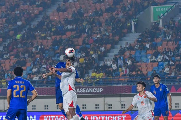 Thailand v Vietnam - FIFA ASEAN CUP 2026 Vietnam national team, Nationalteam player Nguyen Adou Leygley Minh (front left) competes for the ball with Thailand national team player Le Pham Thanh Long (back left) during a 2026 FIFA ASEAN Cup match at Si Jalak Harupat Stadium in Bandung, West Java, Indonesia, on September 29, 2026. Thailand defeated Vietnam 2-0. BANDUNG West Java Indonesia  Copyright: xKhairizalxMarisx originalFilename:maris-thailand260929_np2Ha.jpg