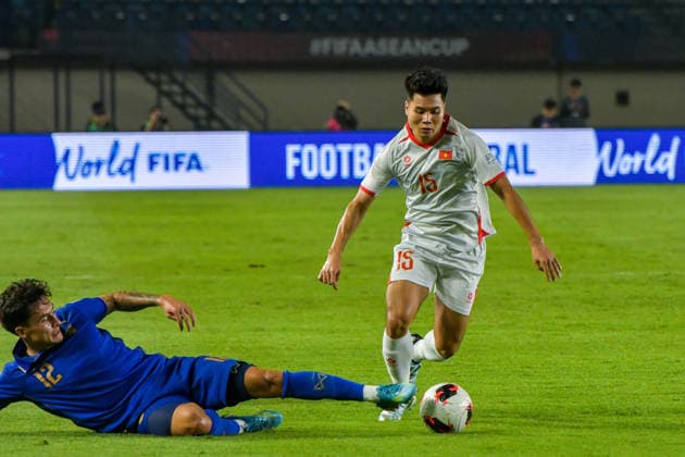 Thailand v Vietnam - FIFA ASEAN CUP 2026 Thai national team, Nationalteam player Mickelson Nicholas (left) attempts to tackle Vietnam national team player Truong Tien Anh (right) during a 2026 FIFA ASEAN Cup match at SI Jalak Harupat Stadium in Bandung, West Java, Indonesia, on September 29, 2026. Thailand defeated Vietnam 2-0. BANDUNG West Java Indonesia  Copyright: xKhairizalxMarisx originalFilename:maris-thailand260929_np8Vt.jpg