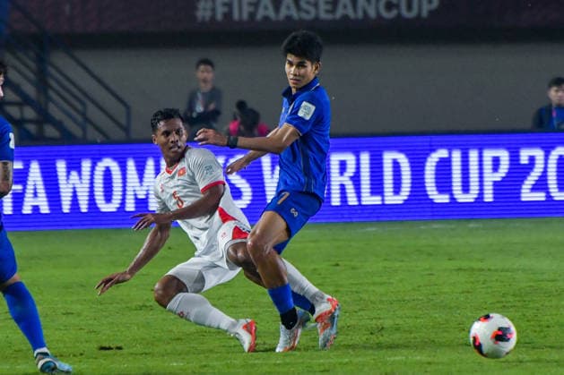 Thailand v Vietnam - FIFA ASEAN CUP 2026 Thai national team, Nationalteam player Khamyok Kakana (right) competes for the ball with Vietnamese national team player Nguyen Adou Leygley Minh (left) during a 2026 FIFA ASEAN Cup match at SI Jalak Harupat Stadium in Bandung, West Java, Indonesia, on September 29, 2026. Thailand defeats Vietnam 2-0. BANDUNG West Java Indonesia  Copyright: xKhairizalxMarisx originalFilename:maris-thailand260929_npUi2.jpg