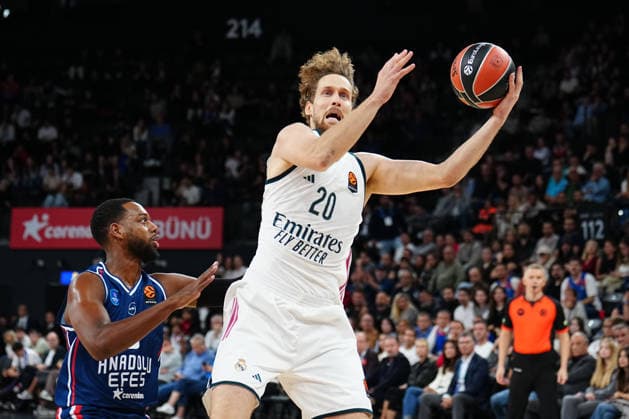 Anadolu Efes v Real Madrid EuroLeague ISTANBUL, TURKIYE - SEPTEMBER 29: Mikael Jantunen 20, of Real Madrid is seen in action during the EuroLeague Regular Season Round 2 match between Anadolu Efes and Real Madrid at Turkcell Basketball Development Center on September 29, 2026 in Istanbul, Turkiye. Istanbul Turkcell Basketball Development Center Istanbul Turkiye Copyright: x x2026xYagizxGurtugx xPSxImagesxYagizxGurtugx