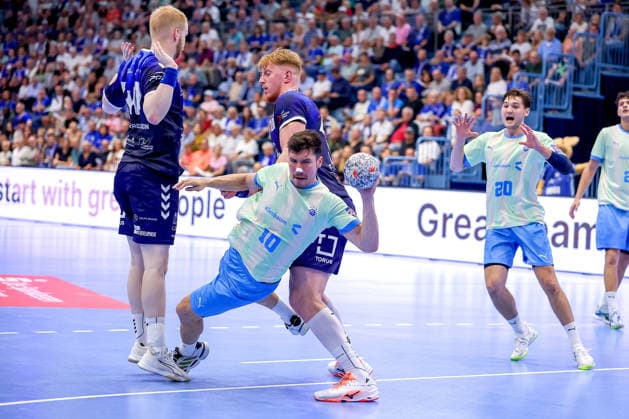 September 29, 2026, Handball, EL, VfL Gummersbach vs. PGE Wybrzeza Gdansk, Matchday 1 of the EHF European League, 2026–27 Men’s Season, Schwalbe Arena, Alex Dujshebaev, VfL Gummersbach 10, in a one-on-one battle against Thorvaldur Thorvaldsson, PGE 40, Tomasz Gebala, PGE 48, North Rhine-Westphalia, Germany