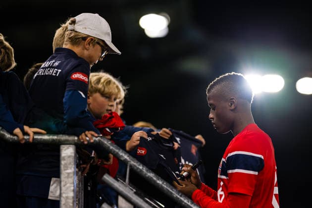 September 29, 2026: Tobias Saliou Moi Sâne of Norway with fans after the UEFA European Under-21 Qualifier soccer match between Norway and Bosnia and Herzegovina on September 29, 2026 in Stavanger. Photo by Marius Simensen, BILDBYRAN COP 238. bbeng, Bosnia, Bosnia and Herzegovina, EM Qualifiers, football, soccer, Norway, U21, UEFA, Euro Under-21 Qualifiers Copyright: MARIUSxSIMENSEN BB260929BB497