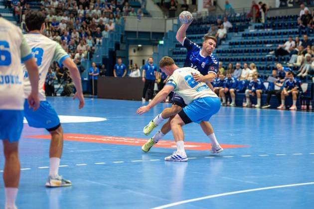 Lukas Morkovsky, backcourt player, PGE Wybrzeze Gdansk 14, Kristjan Horžen, pivot, VfL Gummersbach 27, , VfL Gummersbach vs. PGE Wybrzeze Gdansk, EHF European League, Men s, Matchday 1, 2026–2027 season, September 29, 2026, Gummersbach, North Rhine-Westphalia, Germany Copyright: xkolbert-press MartinxWdziecznyx