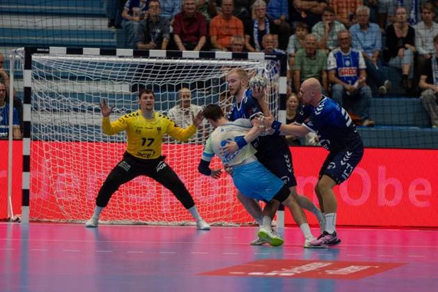 Mateusz Zembrzycki, goalkeeper, PGE Wybrzeze Gdansk 17, Ludwig Hallbaeck, backcourt, VfL Gummersbach 20, , VfL Gummersbach vs. PGE Wybrzeze Gdansk, EHF European League, Men s, Matchday 1, 2026–2027 season, September 29, 2026, Gummersbach, North Rhine-Westphalia, Germany Copyright: xkolbert-press MartinxWdziecznyx