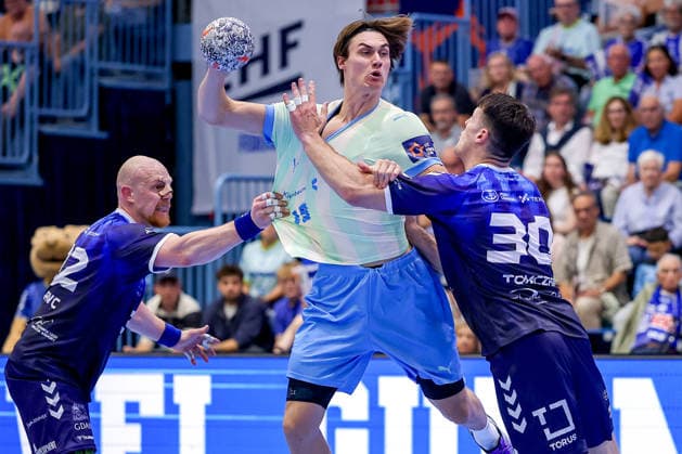September 29, 2026, Handball, EL, VfL Gummersbach vs. PGE Wybrzeza Gdansk, Matchday 1 of the EHF European League, 2026–27 Men’s Season, Schwalbe Arena, Miro Schluroff, VfL Gummersbach No. 15 in a duel with Nejc Zmavc, PGE No. 32, North Rhine-Westphalia, Germany