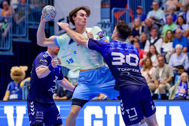 September 29, 2026, Handball, EL, VfL Gummersbach vs. PGE Wybrzeza Gdansk, Matchday 1 of the EHF European League, 2026–27 Men’s Season, Schwalbe Arena, Miro Schluroff, VfL Gummersbach No. 15 in a duel with Nejc Zmavc, PGE No. 32, North Rhine-Westphalia, Germany