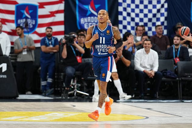 Anadolu Efes v Real Madrid EuroLeague ISTANBUL, TURKIYE - SEPTEMBER 29: Daron Russell 11, of Anadolu Efes looks on during the EuroLeague Regular Season Round 2 match between Anadolu Efes and Real Madrid at Turkcell Basketball Development Center on September 29, 2026 in Istanbul, Turkiye. Istanbul Turkcell Basketball Development Center Istanbul Turkiye Copyright: x x2026xYagizxGurtugx xPSxImagesxYagizxGurtugx