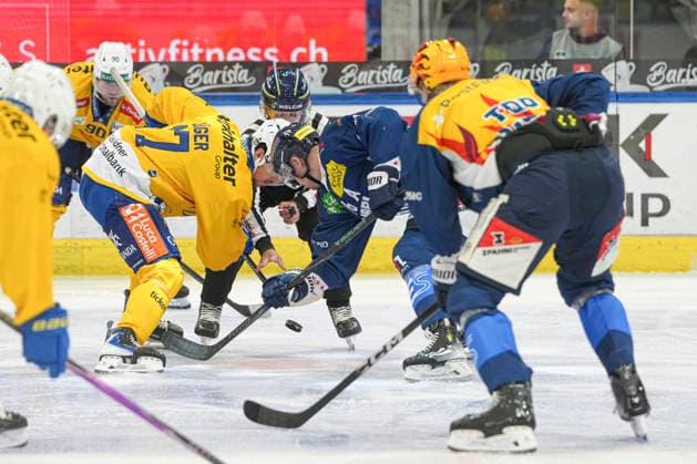 September 29, 2026, Quinto, Gottardo Arena, NL HC Ambri-Piotta vs. HC Davos 17 Ken Jager (Davos) vs. 76 Nathan Schnarr (Ambri-Quinto) Gottardo Arena, Ticino, Switzerland Copyright: xJustPictures.ch JarixPestelaccix jp-en-JaPe-JP6_JAr_NL_HCAP_HCD_29Sep2026_000008