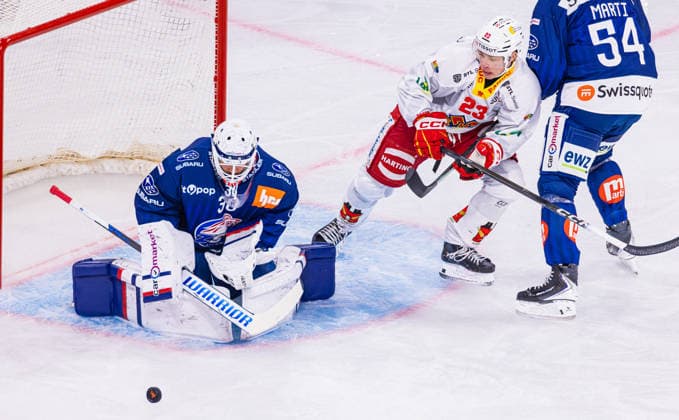 Ice Hockey National League Regular Season: ZSC Lions vs. EHC Biel, Zurich, Switzerland, September 29, 2026. Goaltender 30, Simon Hrubec of the ZSC Lions, deflects the puck. 23, Mark Sever of Biel, sees this, but is blocked by 54, Christian Marti of the ZSC Lions. Copyright: xAndreasxHaasx
