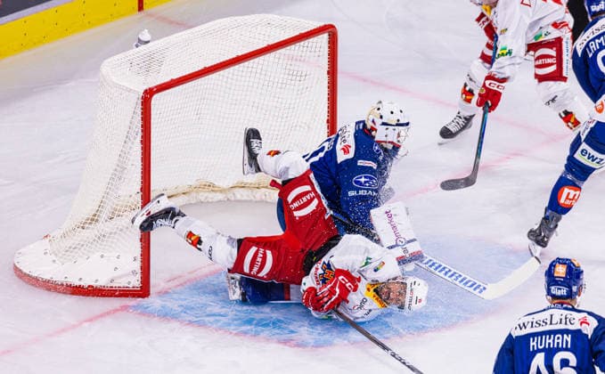 Ice Hockey National League Regular Season: ZSC Lions vs. EHC Biel, Zurich, Switzerland, September 29, 2026. No. 16 Fabio Hofer of Biel collides with goalkeeper No. 30 Simon Hrubec of the ZSC Lions. Copyright: xAndreasxHaasx