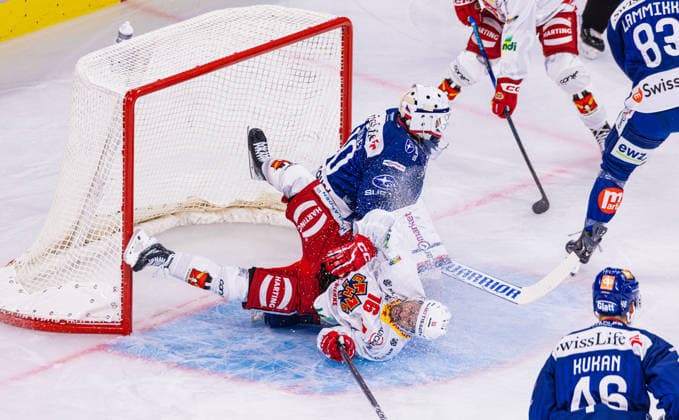 Ice Hockey National League Regular Season: ZSC Lions vs. EHC Biel, Zurich, Switzerland, September 29, 2026. No. 16 Fabio Hofer of Biel collides with goalkeeper No. 30 Simon Hrubec of the ZSC Lions. Copyright: xAndreasxHaasx